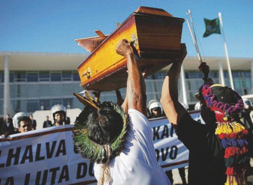 I fazenderos uccidono, indios dimenticati