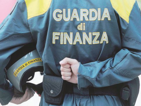 Copertina di Frodi Iva, il banchetto miliardario   degli  impuniti: l’Ue schiaffeggia l’Italia