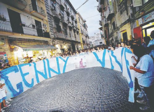 Il corteo delle mamme contro i baby camorristi