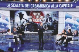 Copertina di Casamonica, Vespa nei guai fa il martire: “Io come Biagi”