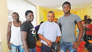 Copertina di Facile dire accoglienza