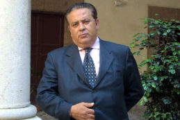 Copertina di “Corro da sindaco se non mi danno un ministero”