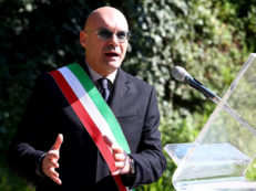 Copertina di Lazio, il ras dell’acqua che  fa cadere i sindaci