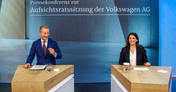 Gruppo Volkswagen, si dimette l’ad Diess. Anche per colpa di una sindacalista di origini italiane. Al suo posto arriverà Oliver Blume