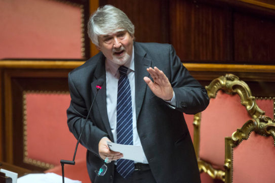 Copertina di Lavoro, altro che miracolo: Poletti costretto a smentirsi