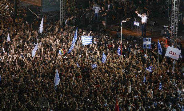 Copertina di Tsipras nell’arena ellenica “Non scappo, eviterò il caos”