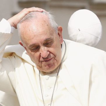 Bergoglio sul divorzio:   “Inevitabile se c’è violenza”