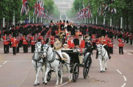 Copertina di Elisabetta, doccia scozzese:  “Tagliare la rendita reale”