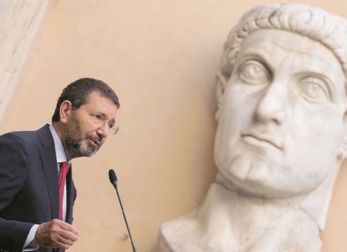 Delrio benedice Marino. Renzi sbatte sul Campidoglio
