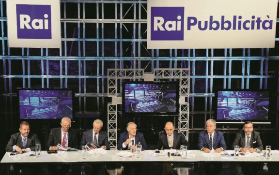 Rai, il vizietto di Gubitosi: ti controllo, ti licenzio
