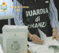 Copertina di Ma le suore restano ai domiciliari