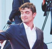 Copertina di Superlavoro  per  Scamarcio  e “Immaturi”  si fa in serie
