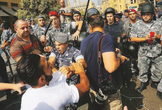 “I politici puzzano, siamo noi la vera primavera d’Arabia”