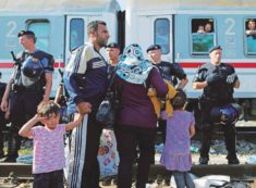 Copertina di I muri dell’Est portano i profughi verso Gorizia