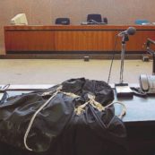 Copertina di Un regalo a inquisiti  ed evasori