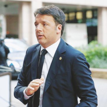 “No al buco della serratura” Pure lo slogan è copiato da B.