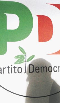 Pd di lotta e di quattrini: Renzi e Bersani “evasori”