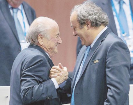 Copertina di Platini, “le Roi” finisce nel fango: “Ha preso 2 milioni da Blatter”