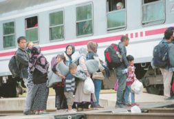 Copertina di Fame, sonno e il sogno di un treno per Belgrado