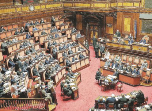 “Carriere appese a Renzi, perciò stanno tutti zitti”