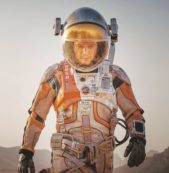 Copertina di The Martian, sul pianeta rosso con i piedi piantati per terra