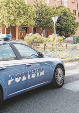 Carabiniere spara  alla moglie e si uccide davanti alla scuola