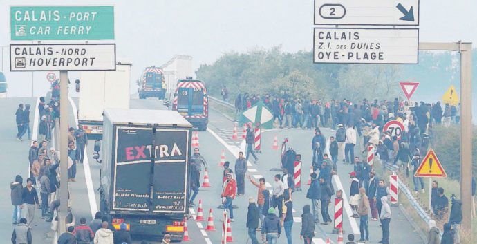 Copertina di Fuga nell’eurotunnel, cento arresti