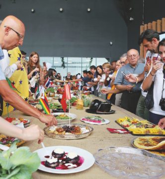 Copertina di “Il circo dell’Expo celebra la cultura del cibo per ricchi”