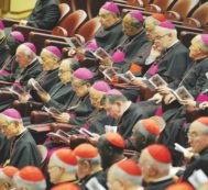 Copertina di Sinodo, scontro all’ultima porpora  tra le due Chiese