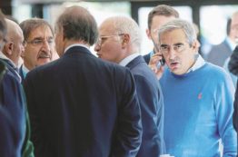 Copertina di Faida milionaria a destra, vincono i colonnelli anti-An