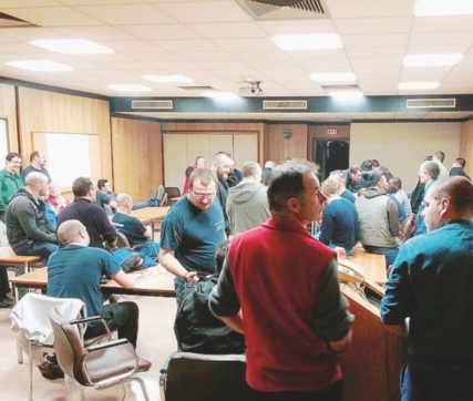 Dàgli al capo, eredità del ‘68 tramontata in Italia