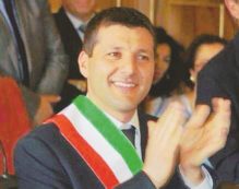 Copertina di Royalties milionarie dal petrolio. Comune ricco, ma da black list