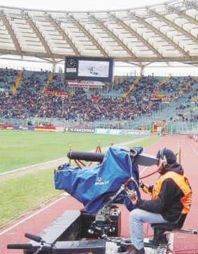 Diritti tv, blitz  a Genoa e Bari. L’inchiesta entra in Mediaset