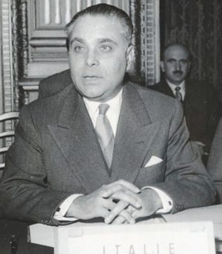 “Fango su mio padre”. Ma il giudice delude Mattarella