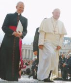 Copertina di Papa: “Perdono per gli scandali”. Scontro al Sinodo