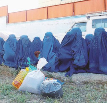 Talebani, caccia alle “puttane immorali”:  insegnanti, volontarie, professioniste