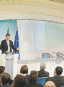 Copertina di La bomba da 85 miliardi spostata di dodici mesi