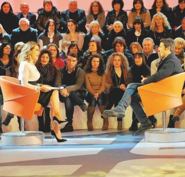 Attori, finti scoop e tanti soldi  La “tv del dolore” senza limiti