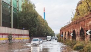 Copertina di Pure la pioggia sull’Ilva: reparti chiusi e intossicati