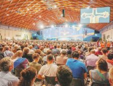 Copertina di Con Francesco sta finendo il tempo dei “fedeli bambini”