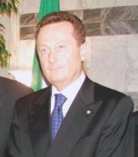 Copertina di San Marino si decapita: Gatti in cella per riciclaggio