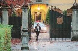 Copertina di Olgettine, sfogatoio tweet contro la pm: “Escort sarai tu”