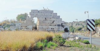 Copertina di Valle della Magna Grecia, una colata di cemento