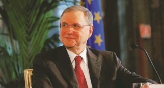 Copertina di Visco e l’intoccabilità di Bankitalia: “Non ci faremo processare sui giornali”