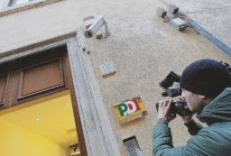 Copertina di L’editore dell’Unità usa la sede del Pd per parlare di affari