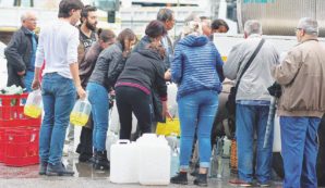 Copertina di Messina 6 giorni senz’acqua, code alle autobotti e ricatti