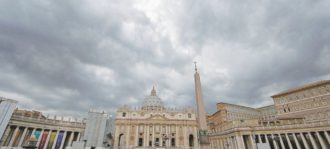 Copertina di Vatileaks atto secondo, il cerchio si stringe i corvi sono già due e si parla di arresti