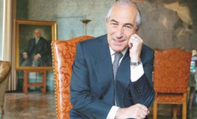 Copertina di “Riciclaggio”,  la Santa Sede accusa il banchiere dei papi