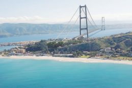 Copertina di La cassata (siciliana) di Renzi “Faccio il ponte sullo Stretto”