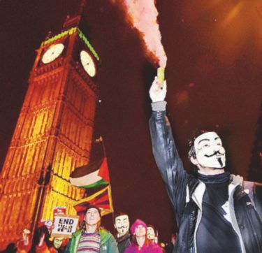 Anonymous, in nome di Guy Fawkes guerriglia ma col giubbotto alla moda